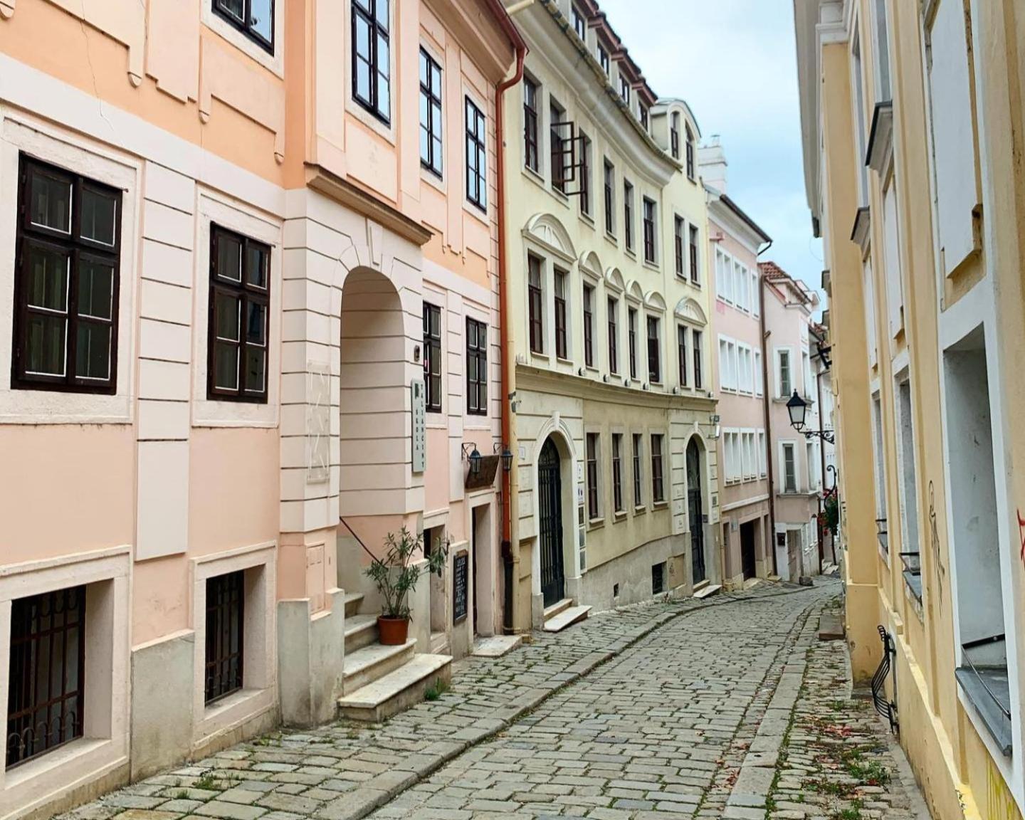 Apartment Emma - Old Town Bratysława Zewnętrze zdjęcie